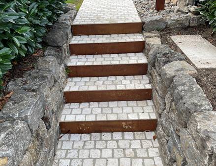 Gartenweg gestalten mit Naturstein jonastone